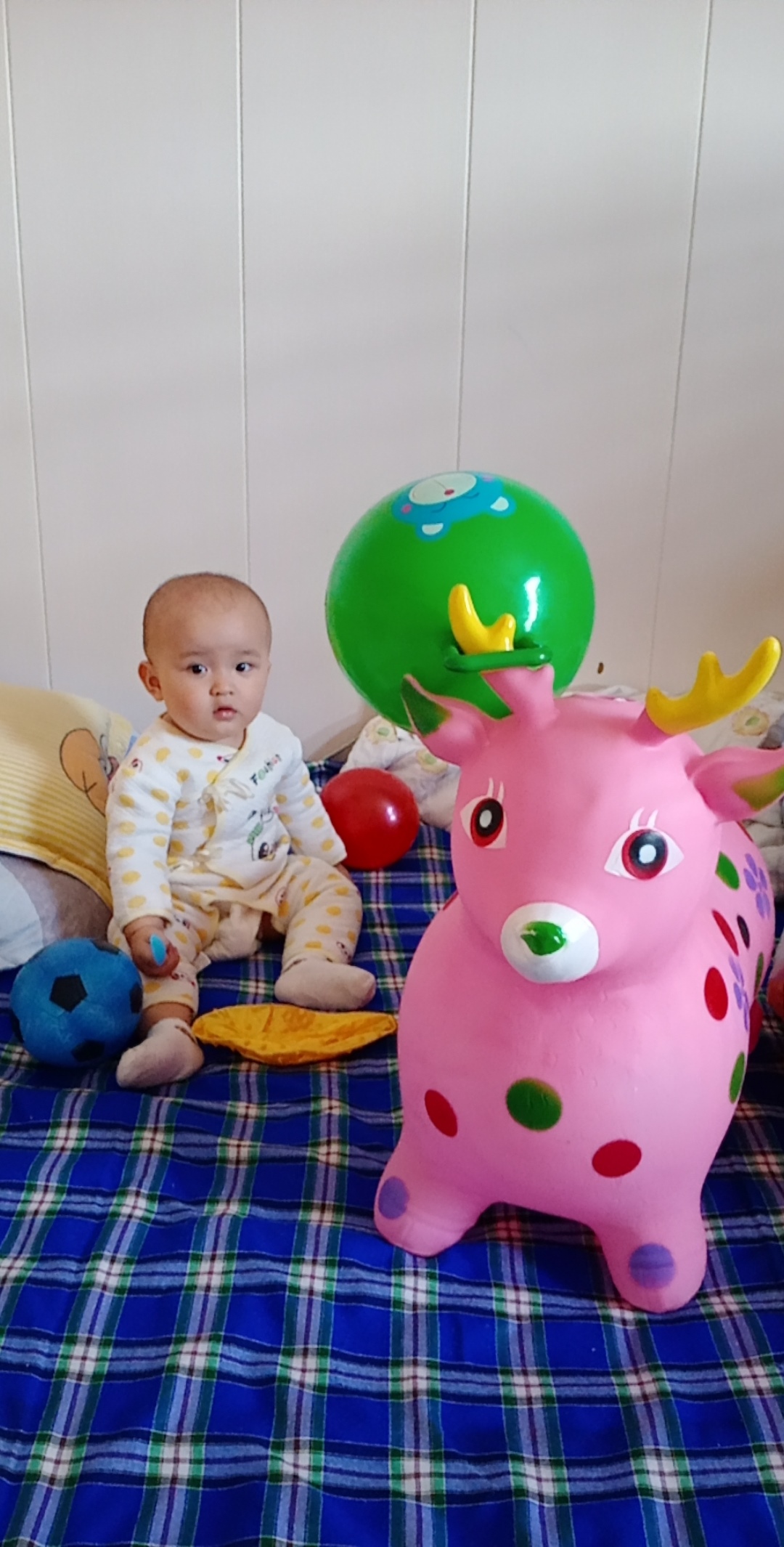 坐在鹿旁边上就不闹了爱你哟，还不错