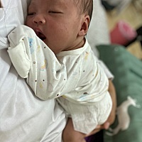 26天了，脸上起了几个红疙瘩，你姥问我是不是乱吃东西了🤷‍♀️，今天你很不乖，几乎一天没睡，只是...