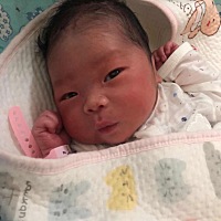 顺转剖终于历经艰辛与你相见，几乎全身上下都插过管子了，宫缩两天最后又花了一天刨肚子为了把你生下来...