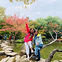 八点起床，九点出门接老高一起去太平山看枫叶🍁可惜枫叶还没完全红，老高之前的钟点工女儿是这里的售...