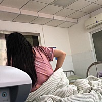 出生就因为羊水浑浊，放保温箱，现在都没能看到宝宝，男宝，6.5斤，愿以后健康平安