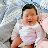 产后第13天，每天只要一睡着就是出虚汗还噩梦连连，两边rt都被吸破，喂奶真是钻心的疼。但是看着小家伙...