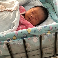 在医院真心睡不好，宝宝还感冒拉肚子，今天终于好了，回到家才舒服的开始坐月子，期待你的成长哦宝贝