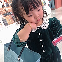 好吧臭美！ 我可以买个润唇膏么，为什么要长大了才可以