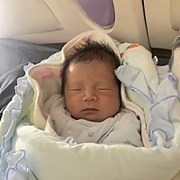 男婴儿拉尿老是拉在肚脐眼上。各位宝妈有什么办法解决吗？