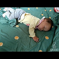 怀孕快要两个月了才流血就去医院医生说没事回家观察，结果等二天就流掉了去医院他妈的死医生说没事回家...