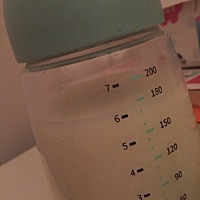 产后一直牙龈肿痛，去医院让勤刷牙，但还是没有消肿，请问可以吃消炎的药吗？