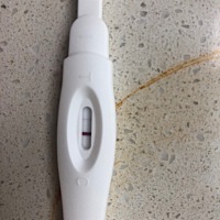 我早上4:43测试的，结果是一条杠，然后睡一觉起来9:30左右就看到变成一条杠明显，一条杠很弱，这是有了...