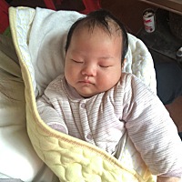 宝宝两个月，今天打的是右大腿，打完回来一直爱哭，也不怎么吃奶，这个怎么回事？