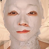 上午做下理财梳理，下午思妍丽泡个牛奶浴做个脸部护理，五点半到家，又是晚上了😁