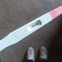 自从生完二宝到现在有四个多月没来例假了  好害怕又怀上了  前几天就买了测试纸和验孕棒来验  还好没有...