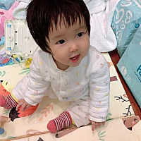 有个女儿的感觉就是总怕她那天坏受伤，所以总是小心翼翼，跟我生儿子时的感觉完全不一样