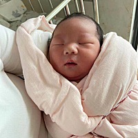 宝宝剖腹产九斤一两 ，男宝宝一枚 预产期提前十三天 ，原计划准备和娃舅舅一天生日，可他实在忍不住，提...