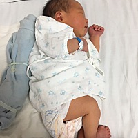 我终于狠下心了 要给孩子断奶 实在没办法孩子不好好吃饭 而且我没有奶了 天天孩子硬嘬着疼😭 除了母乳...