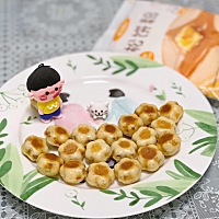 松饼小花朵，中间夹了肉松哦～