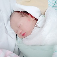 我家宝宝刚出生前几天，还天天吸我的乳头喝奶呢，这两三天不知道怎么回事，老是吸不上，他老是咬不上乳...