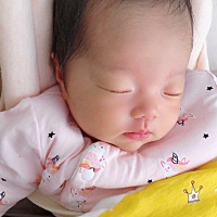 按日子算今天是预产期来着，结果小家伙都已经出生27天了，当时我正在办公桌前工作着，羊水就毫无征兆的...
