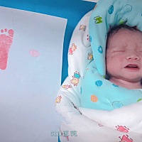 12月5号夜里凌晨00：38肚子开始疼，过了凌晨12点钟应该按6号算了！宫缩规律10分钟一次，疼的实在躺不住...