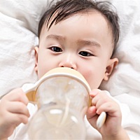 正处在哺乳期的妈妈，此时为了宝宝的健康及自身健康着想，切忌贪食。哺乳期不能吃的东西所包含品种较多...