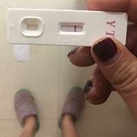 帮帮忙，看看这是怀孕了么？怀孕了我下面怎么出血啊，是不是姨妈来了，还是咋了，把我搞蒙了，出血的颜...