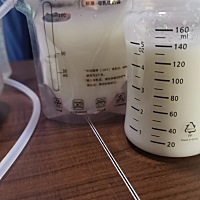 宝宝33 5出生。一出娘胎就去了保温箱。每天能做的也就是不停的挤奶。家里医院每天两点一线的跑，一天跑...