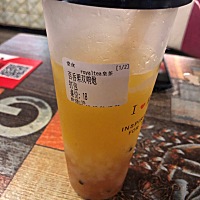 有谁坐月子像我这么不安分的哈哈，儿子在家跟婆婆睡，我跟老公出来吃宵夜