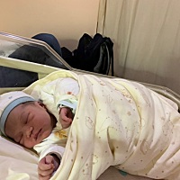 经历了13号晚上开始的见红以及不规律的宫缩，到14号白天断断续续的宫缩及变多的见红，觉得不放心，14晚...