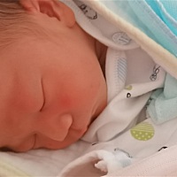 宝宝出生第三天了，早上出院没有黄疸，但医生建议喝点葡萄糖，宝妈们建议一下喝哪种？之前见过别的小孩...