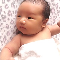孩子一个月了，黄疸没下去，今天去测11.3，眼睛里也有黄，吃喝都正常，医生怀疑母乳性黄疸，让吃茵栀黄...
