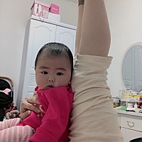 伊伊姐的自我修养课之瑜伽打卡，🧘‍♀️ Ps：别看我们月半，可灵活着呢～🤪
