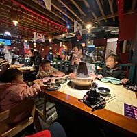 2020年圣诞节，我们一家五口第一次家庭聚会，带着两个小的，虽然过程有些让人崩溃，宝贝们很开心。我们...