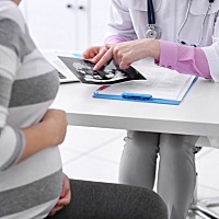 “你现在的指标都很正常，安心保胎就好！”听我说完这句话，旁边的刘女士眼含热泪对我说谢谢。说起这个...