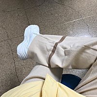 我跟我婆婆关系就是井水不犯河水 但是有了孩子之后琐事更多了  天天给孩子吃零食 整天给孩子看电视 看手...