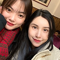 感情很好的姐妹👭，我俩相差七岁～看着妹妹19岁简直是花季少女时代，羡慕这个时光，想想自己那会儿多...