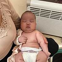 是婆婆抱着的 特别听话的天使宝宝￼ 就是太肥了😆￼