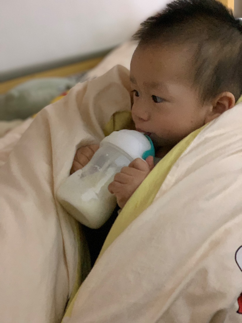 晚上11:30睡觉-7:30分早醒吃了180ml奶粉🍼今天是戒夜奶的第三天。第一晚是一觉睡到天亮💪希望铭恩宝宝👶永远平安健康妈妈永远爱你😘爱你🤟