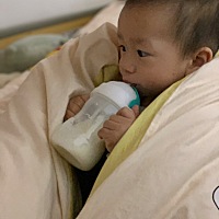 戒夜奶第三天 晚上11:30睡觉-7:30分早醒吃了180ml奶粉🍼今天是戒夜奶的第三天。第一晚是一觉睡到天亮...