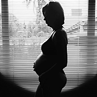 😔孕妈问：孕妇什么时候开始吃钙片？还有Dha 😃营养师奕可：建议从孕7个月的时候，就需要补充了。因...