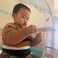 这几天宝宝有点感冒咳嗽，脾气大了不止一点点，白天晚上也不好好睡觉，带得我们心力交瘁😞