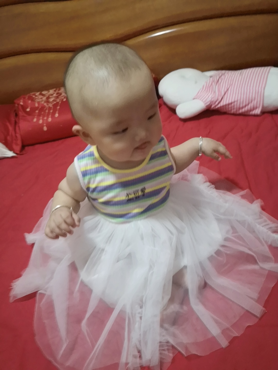 有了妹妹 大宝就不用穿小裙裙啦 哈哈😄