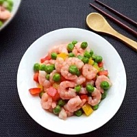 坐月子饮食是大讲究的事，免不了要多喝汤，炖猪脚炖鲫鱼的话，做个一两次还行，可做多了宝妈就很容易吃...