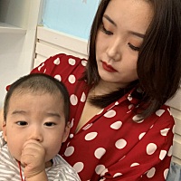 大学毕业后就结婚生子了。现在宝宝一周九，从小自己带的，现在有余力想做点副业。估计一年后把宝宝送去...