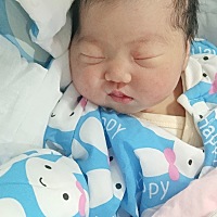 2021.1.18农历十二月初六，小棉袄一枚！和老大同一天生日，从此兜兜哥哥有了嘟嘟妹妹