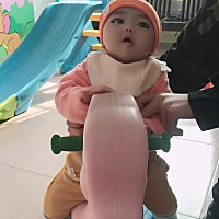 宝宝半岁了，今天打疫苗，表现好棒