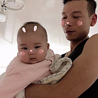 5个月的宝宝白天吃奶很少…晚上7点开始狂吃奶！有宝妈知道是什么情况吗？精神状态都挺好的！