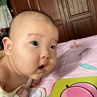 练习抬头爬爬 100天的我充满好奇 我和我的妈咪 三个月我去打针哦 妈妈抱抱说的好香