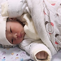 痛了近20个小时，终于在昨晚出生的宝妹，轻微裂伤，骨盆痛……
