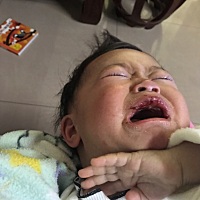 求哄孩子喝水的方法！不喝水几天了，发高烧反反复复！！看了三个医生，吃了药，但是还没好