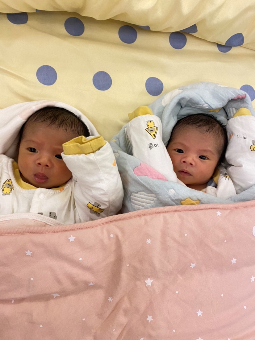 姐姐（左）妹妹（右）