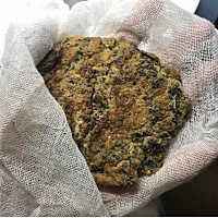 我女儿出生25天，快出月子就胀气了，肚子硬硬的，鼓鼓的。每天夜里都闹。都说艾草煎鸡蛋敷肚子好使，我...